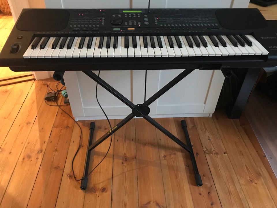 Keyboard Technics KN 800 in Berlin