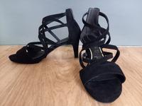 Tamaris schwarze Riemchen Pumps Schuhe Gr 39 Wildleder Bayern - Schwabach Vorschau