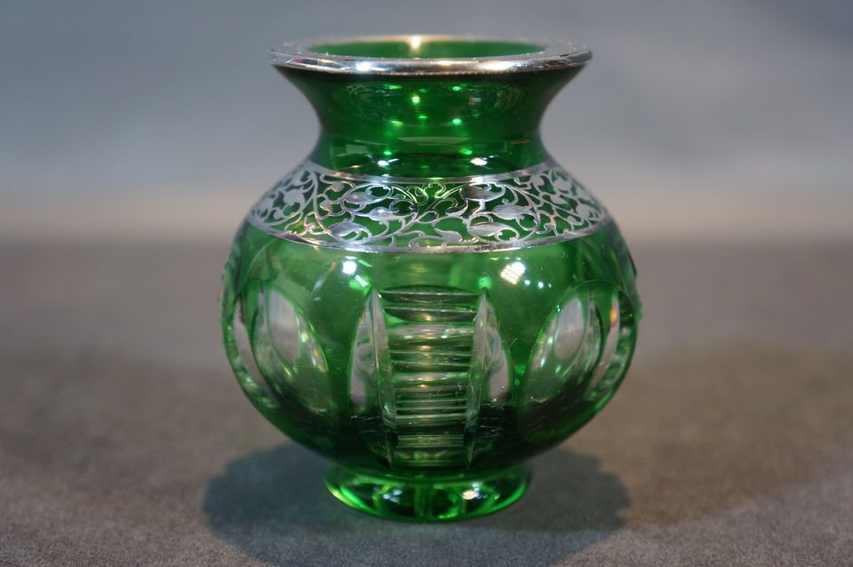 Jugendstil grüne Überfangglas Vase mit 1000er Silber Overlay in Düsseldorf