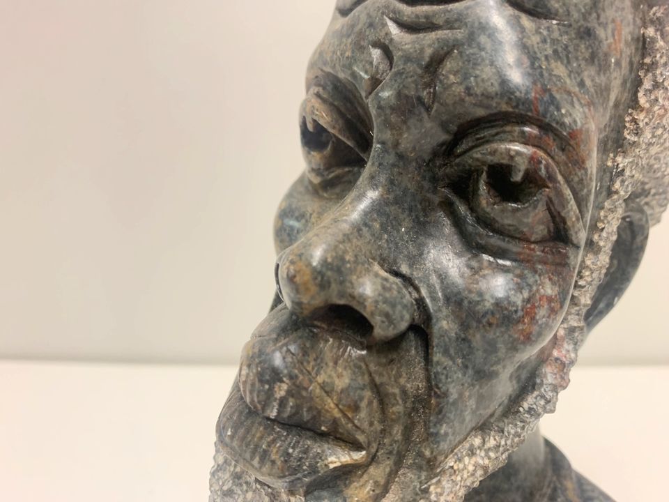 Afrikanischer Steinkopf Mann Büste Stein Skulptur Kunst in Duisburg