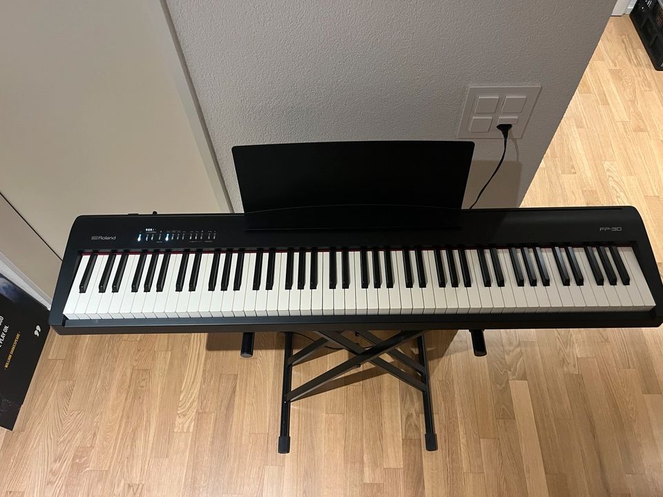 E-Piano - Roland FP30 in Konstanz