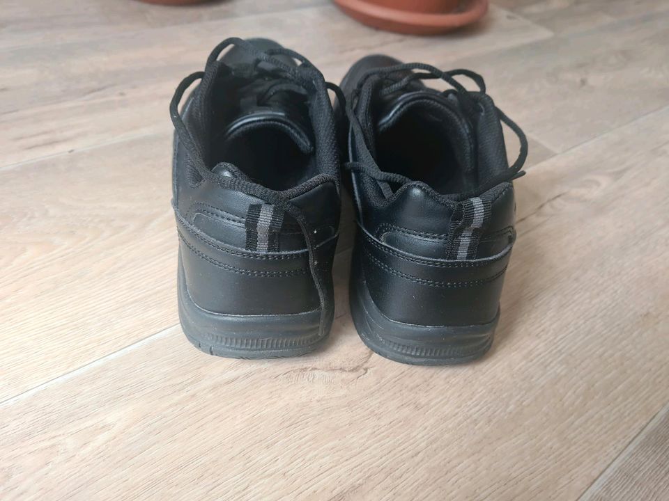 Rutschfeste Schuhe der Marke Matstar in Güstrow
