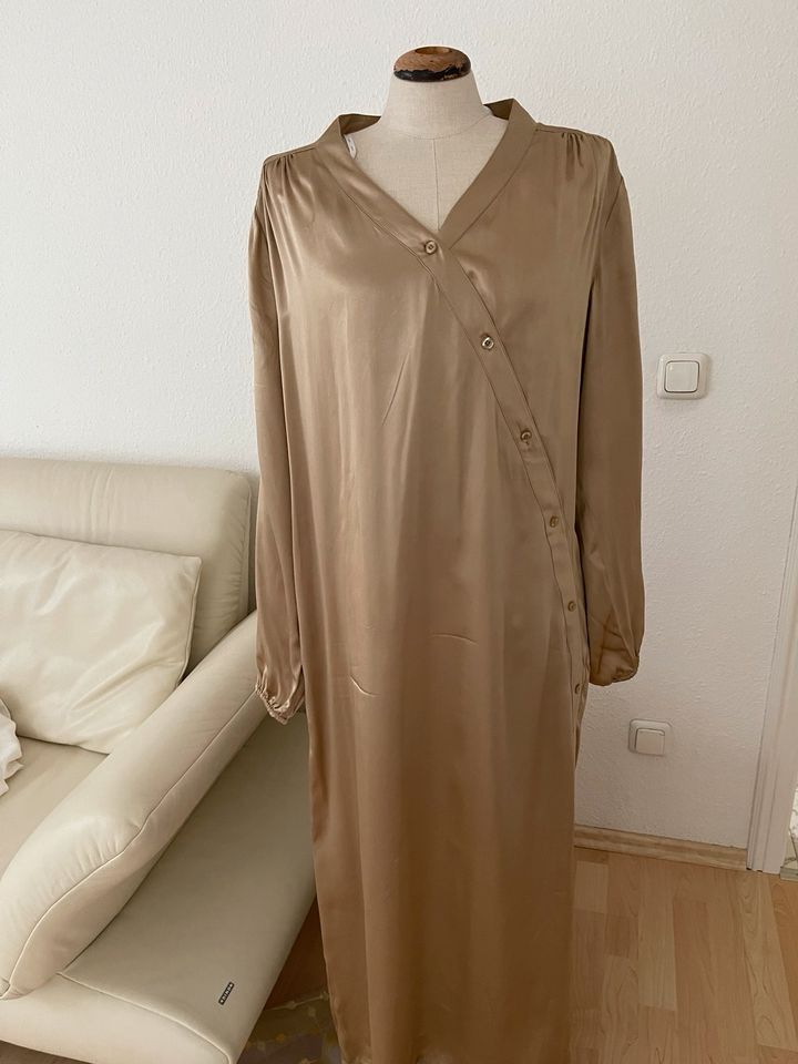 Kleid aus Seide in Beelitz