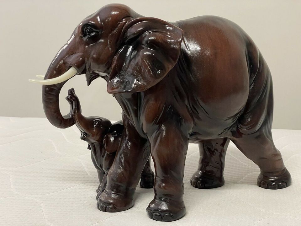 Elefant mit Kalb, Unikat sehr naturgetreu gefertigt 33x22 cm in Mitwitz