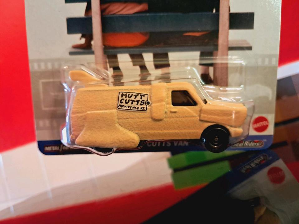 HOT WHEELS - MOVIE CAR - DUMM & DÜMMER  - DUMB&DUMBER DOGGY VAN in Chemnitz