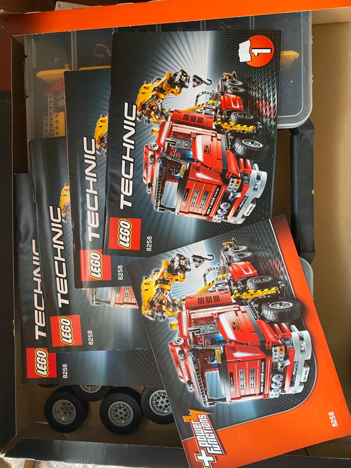 LEGO Technik 8258 Truck mit Power-Schwenkkran - Anleitung Karton in Ahrensburg