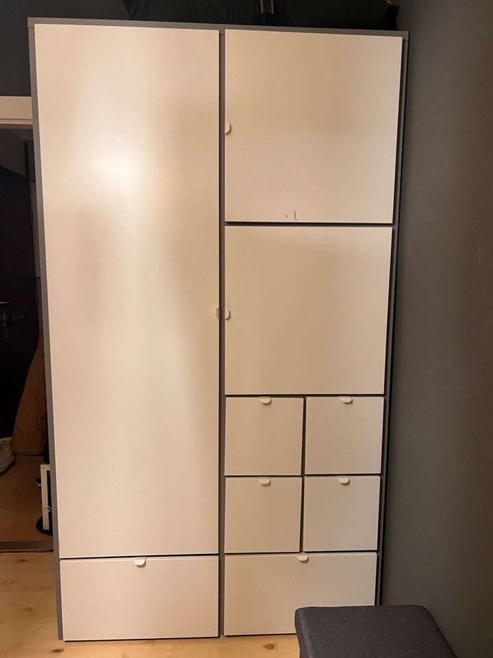 IKEA Kleiderschrank VISTHUS in Braunschweig