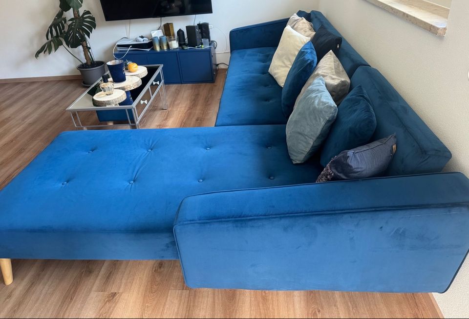 Schönes Samtsofa / Couch in Blau von Beliani in Immenstadt