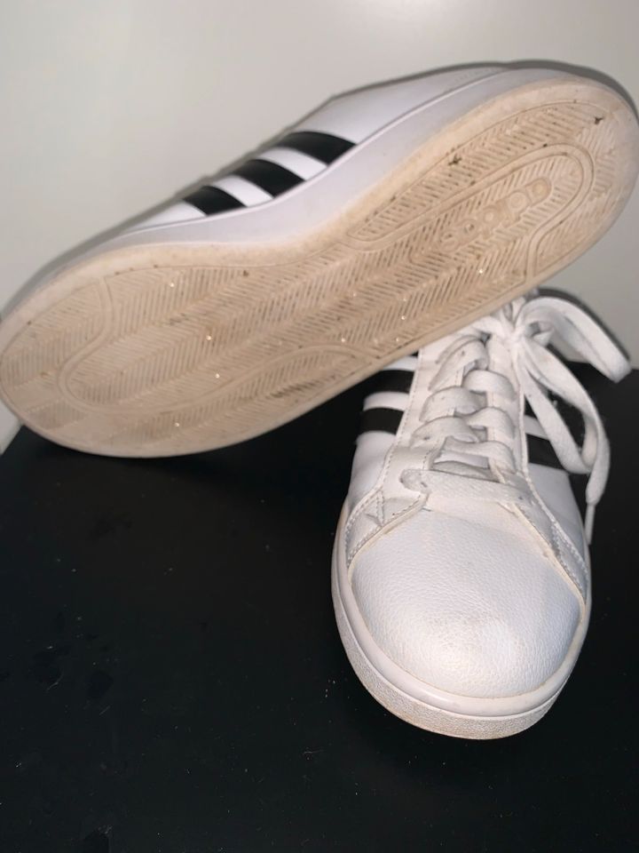 Adidas Schuhe  Weiß 44 in Thalhausen