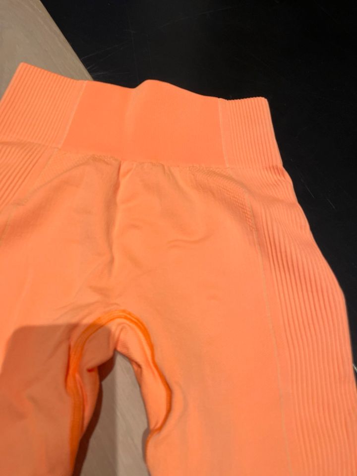 Gymshark Sport Leggings orange Gr. S in Gründau