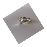 Sarah Kern Silber-Ring platiniert, rhodierter Zirkonia Gr 18/58 Frankfurt am Main - Sachsenhausen Vorschau