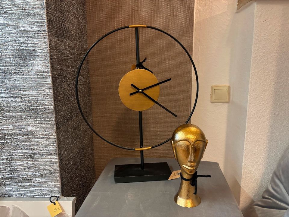 Ausstellungsstück Standuhr Figur gold schwarz in Wermelskirchen