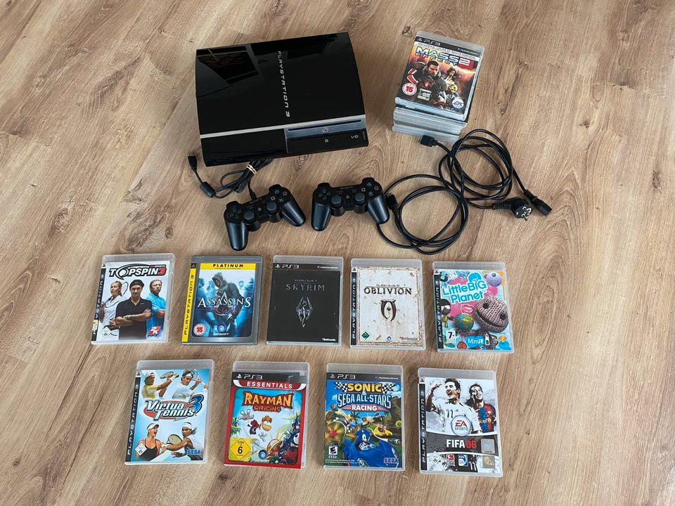 Sony PS3 PlayStation 3 Konsole + 2 Controller + 18 Spiele + Kabel in Paderborn