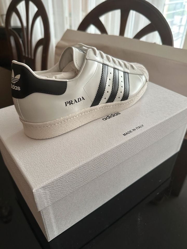 Prada Adidas Superstar in 43 1/2 Größe UK 9 - 3 Farben in Karben