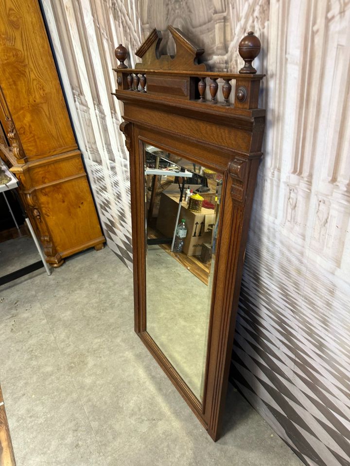 ANTIKER SALONSPIEGEL SPIEGEL GRÜNDERZEIT UM 1890 EICHE 142cm FACETTIERTES GLAS - Versand möglich 59 Euro - Wir sind für Sie da lokal in 86830 Schwabmünchen oder online ARTHOME24 in Schwabmünchen