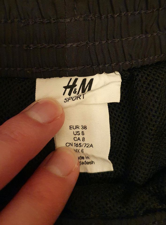 Sporthose Gr. 36 / 38 von H&M Sport Shorts in Weyhe