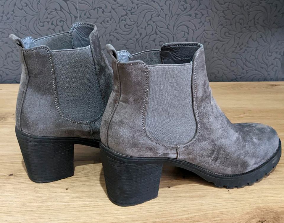 Damenboots /Chelsea Boots/ Stiefeletten Kayla grau Größe 40 neuwe in Sassenberg