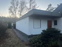 Eingeschossige Doppelhaushälfte mit Flachdach und Entwicklungspotenzial in Buckenhof Bayern - Buckenhof Mittelfranken Vorschau