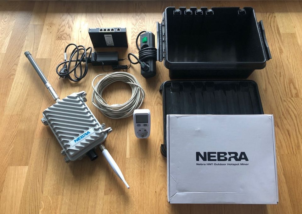 Nebra HNT Outdoor Hotspot Miner 868 MHz mit viel Zubehör in Frankfurt am Main