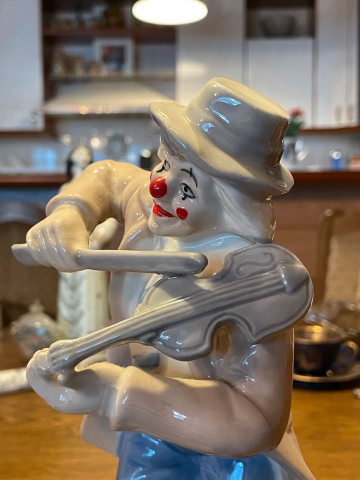 Porzellan Clownfigur mit Violine in Konstanz