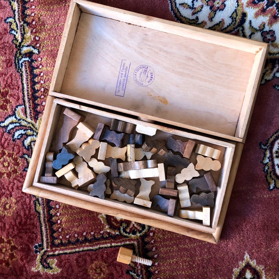 Interessantes Schachbrett , Vintage , Holz , Patentiert in Mannheim