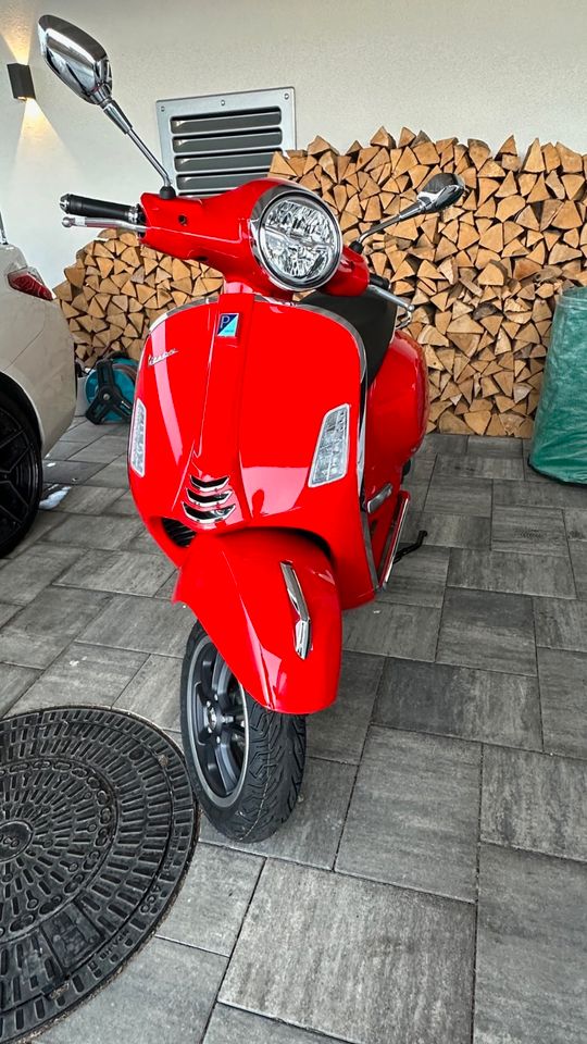 Vespa GTS 300 Super, EZ 03/2023 in Alzenau