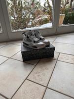 Jordan 4 Military Black Hessen - Schlitz Vorschau