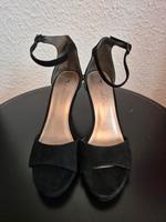 Tamaris Pumps/High-Heels schwarz samt Gr. 38 Sachsen-Anhalt - Weißenfels Vorschau