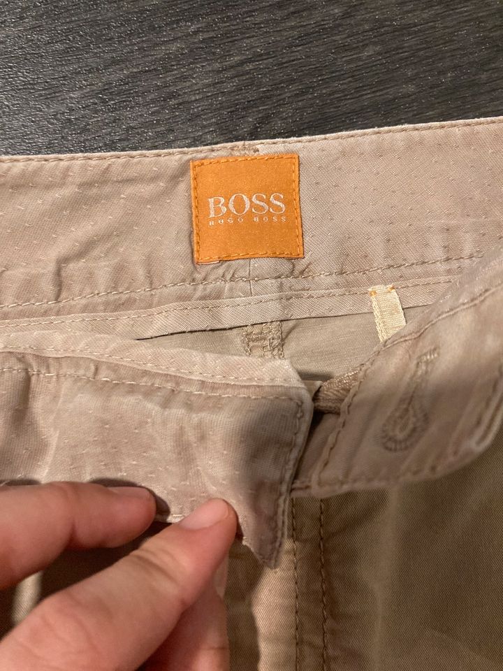 Hugo Boss Rock beige 36 in Karlsruhe