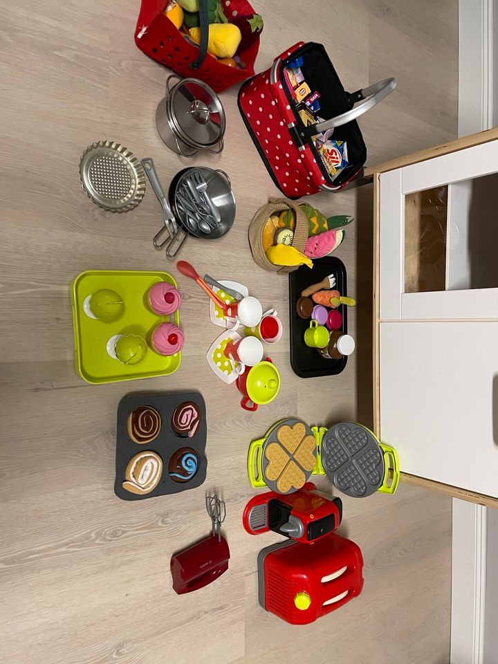 IKEA Duktig Spielküche weiß Kinder inkl. viel Zubehör in Mettmann