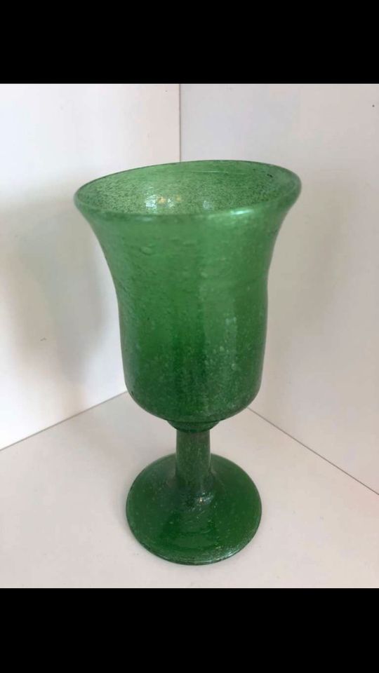 Grünes altes mundgeblasenes Glas in Ainring