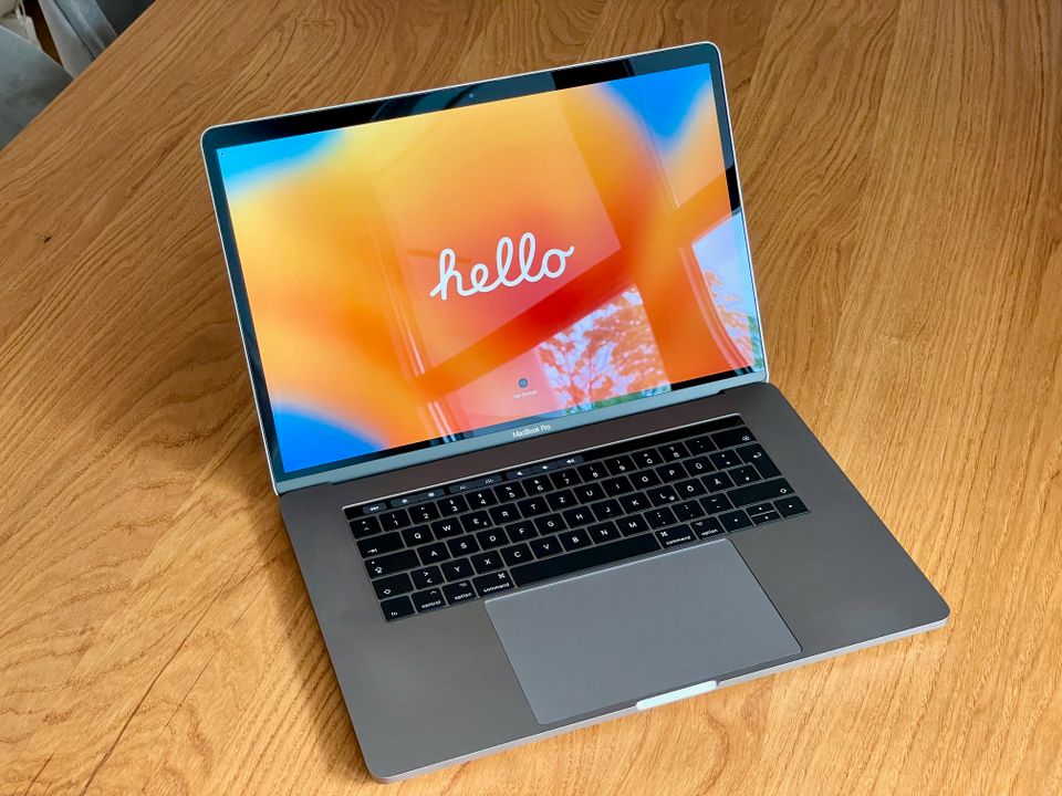 Apple MacBook Pro 2017 Akku NEU 15 Zoll - 512GB SSD, 16GB RAM in Dachau