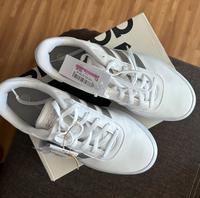 Adidas Court NEU mit Etikett Hessen - Vellmar Vorschau