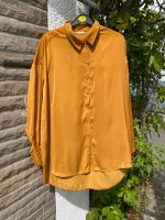 Goldene Orsay Satin Bluse Longbluse Hemdbluse Lange Bluse Obertei Nordrhein-Westfalen - Bergneustadt Vorschau