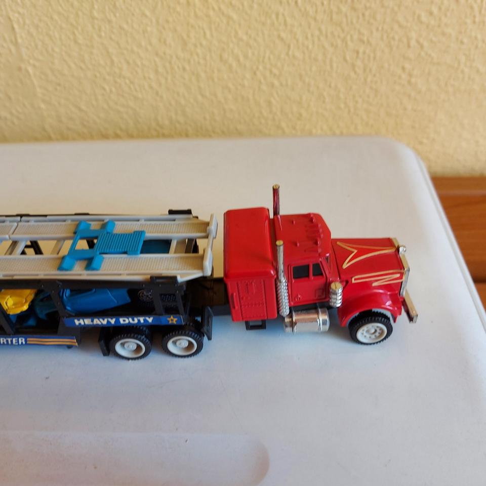Zugmaschine rot, Motorhaube aufklappbar, Autotransporter m.3 PKW in Leipzig