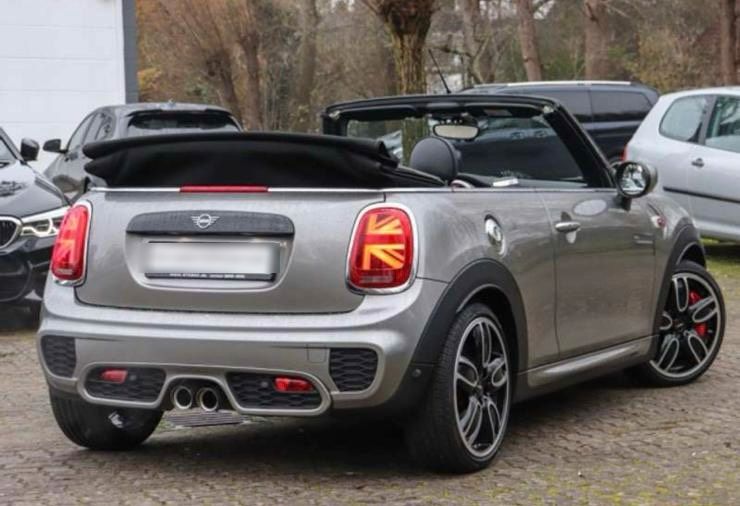 Mini John Cooper works Cabrio silver metallic in Hamburg