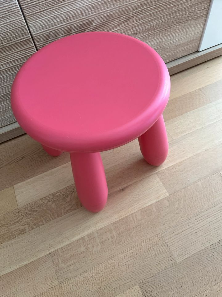 Pinker Ikea Hocker für Kinder in München