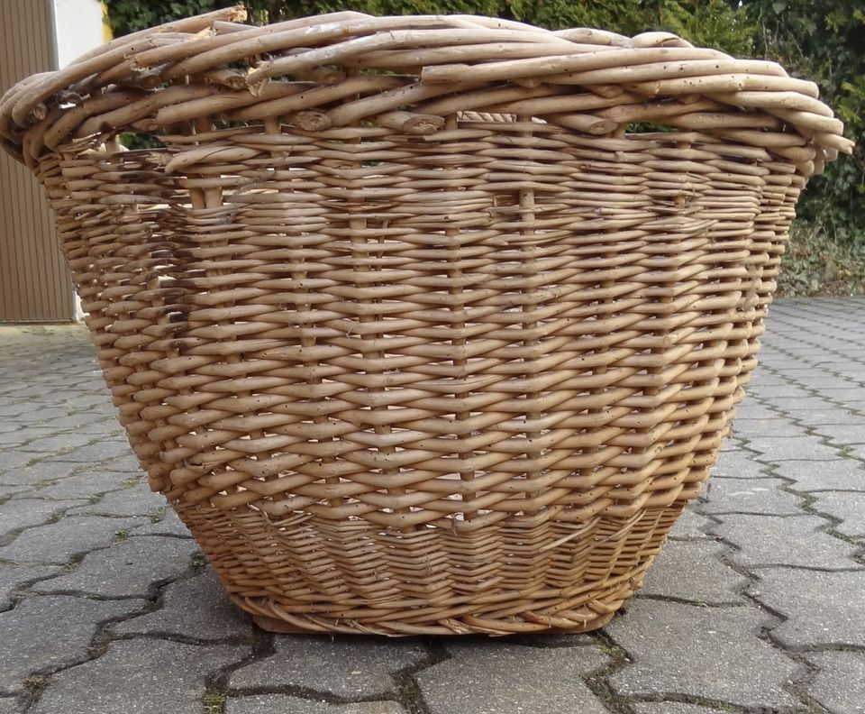 Alter Wäschekorb Weidenkorb Holzkorb Holztrage geflochten in Bayern