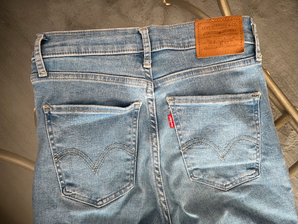 Levi’s Jeans Mile High Super Skinny 26 in Kelkheim