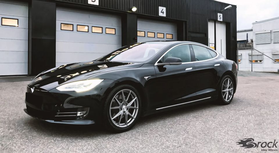 Tesla Model S Winterreifen Winterräder 19 Zoll 5x120 Felgen Brock in Hattingen