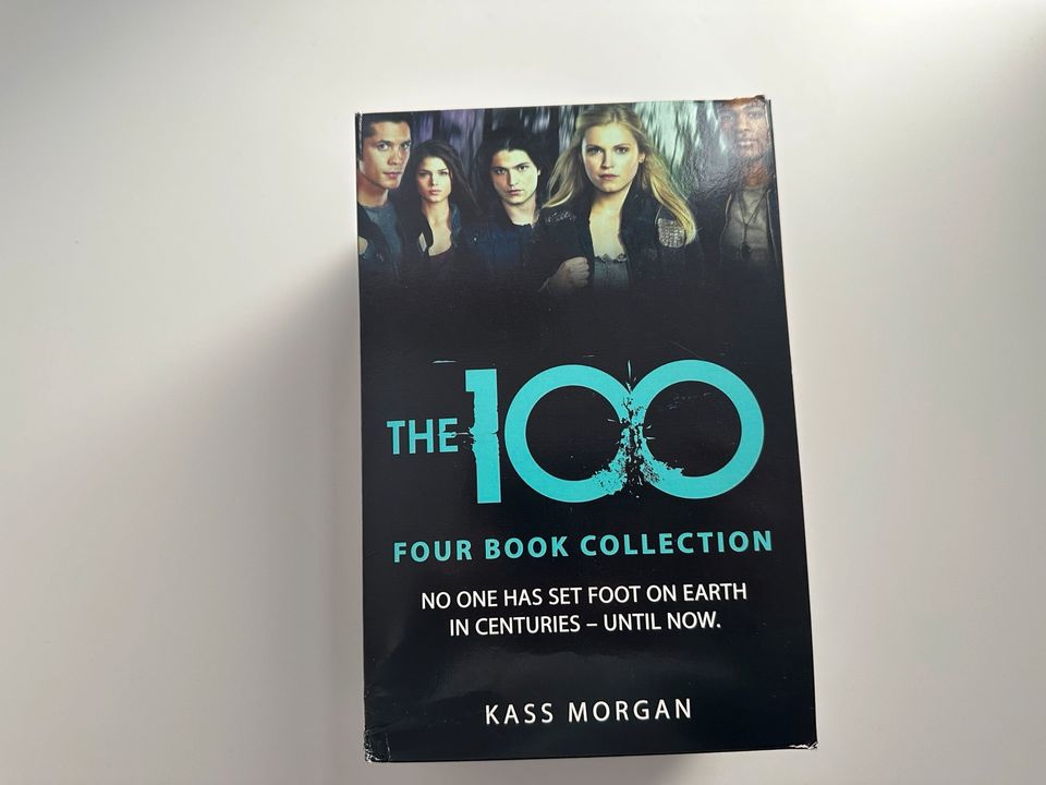The 100 von Kass Morgan Buchbox Englisch in Aichach