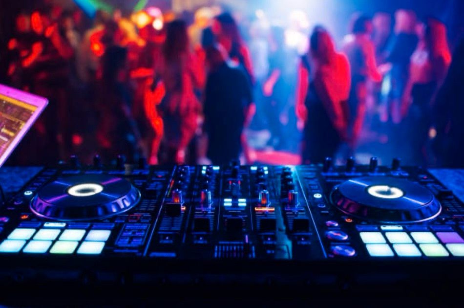DJ | Mobiler DJ | Party | Hochzeit | Firmenfeier | Disco in Berlin