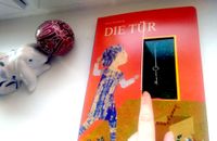 "Die Tür", Bilderbuch mit Türen! Britta Teckentrup, NP 15€, NEU Niedersachsen - Delmenhorst Vorschau