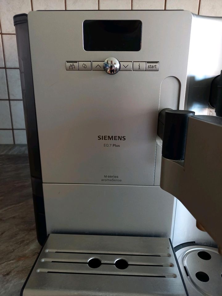 KAFFEEVOLLAUTOMAT SIEMENS EQ.7 PLUS / BASTLERGERÄT in Pirna