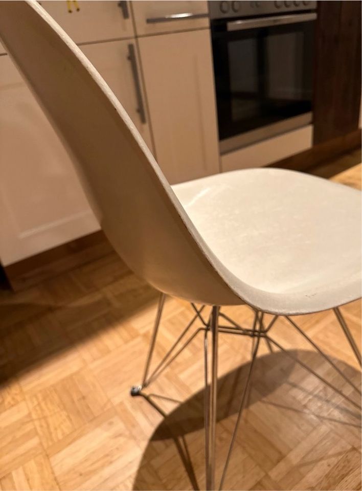 Vitra Charles Eames Fiberglas Side Chairs DSR in Hameln