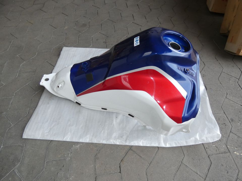 HONDA CRF 1000 Africa Twin Tank. Tri-Color Sehr gute Zustand. in Viernheim