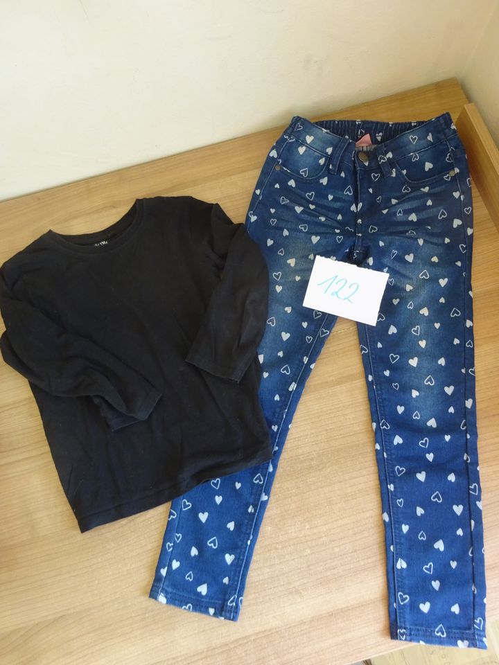 Jeans + Shirt Größe 122 = zusammen 3,00€ in Visbek