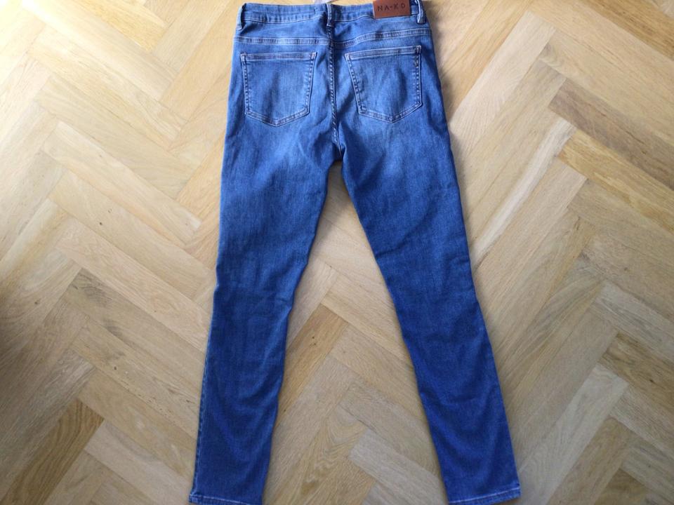 Neue Skinny Mid Waist Destroyed Jeans von NA-KD Größe 40 in Frankfurt am Main