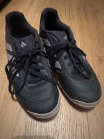 Adidas Sala lila UK 7,5 Niedersachsen - Langenhagen Vorschau