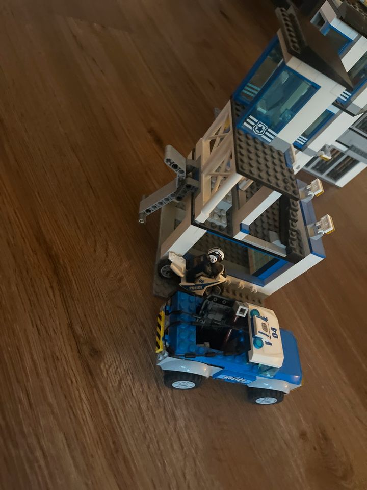 Zwei Lego Kisten,zug,Polizeirevier und ein Flugzeug gewicht:12kg in Preetz